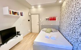 Viale Umbria Colorful And Cosy Studio